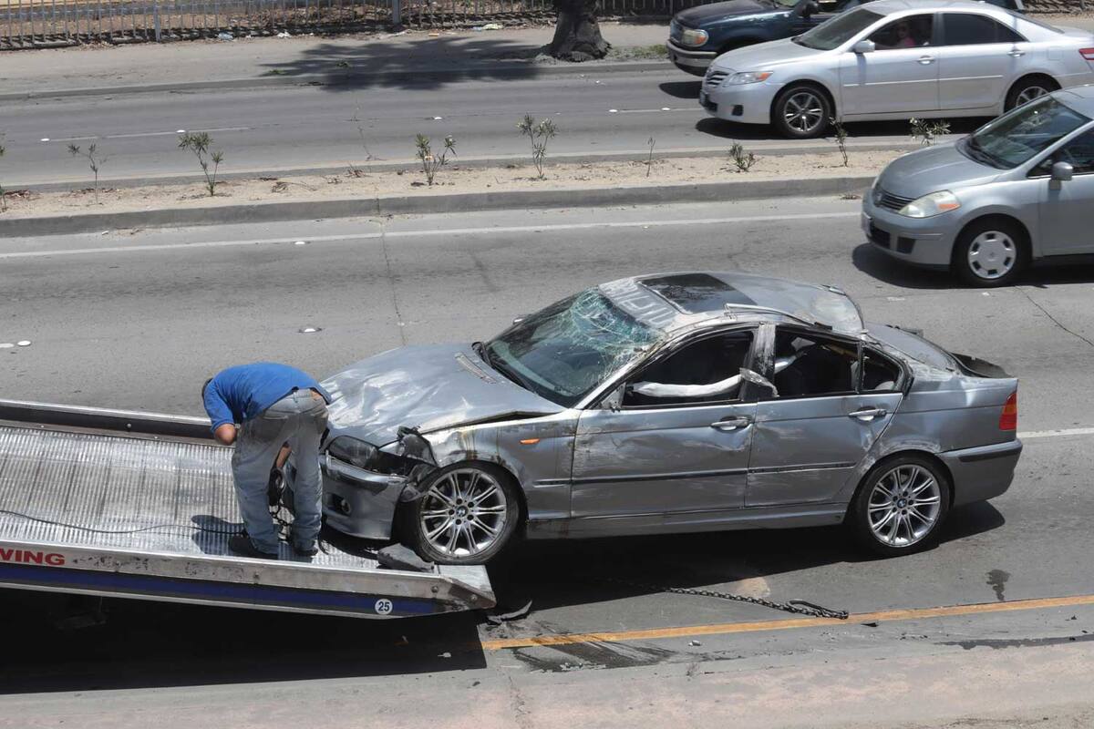 ‘Gaviotón’ causa volcadura en fila de San Ysidro