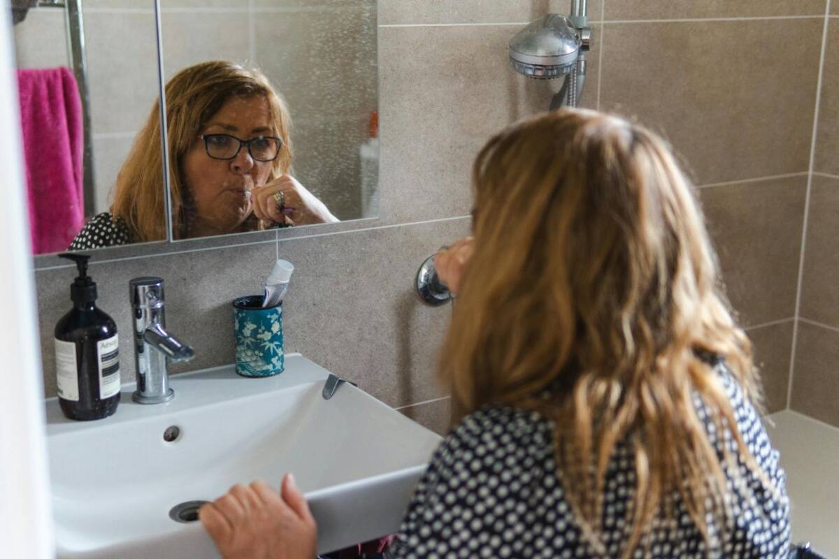 ¿Cepillarse los dientes puede alargar la vida? Una simple rutina de cepillado podría reducir el riesgo de padecer más de 50 enfermedades, afirman expertos en salud dental