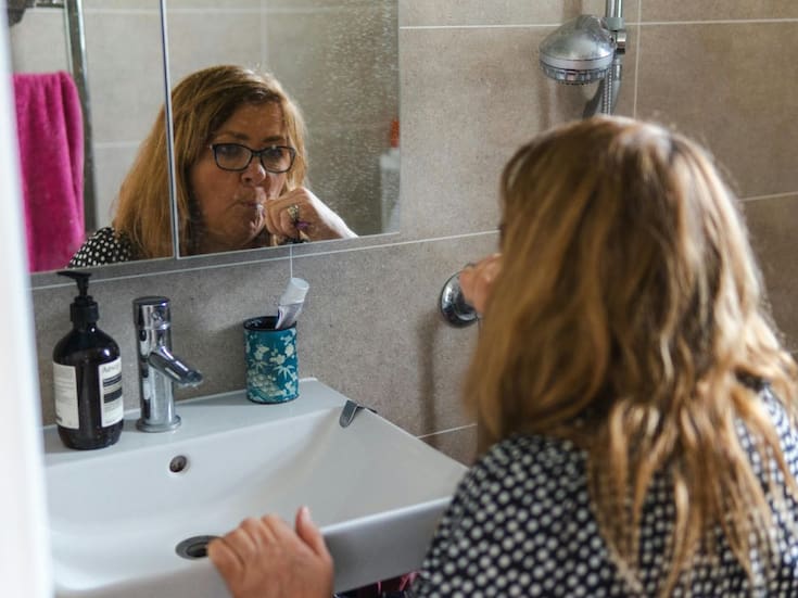 ¿Cepillarse los dientes puede alargar la vida? Una simple rutina de cepillado podría reducir el riesgo de padecer más de 50 enfermedades, afirman expertos en salud dental