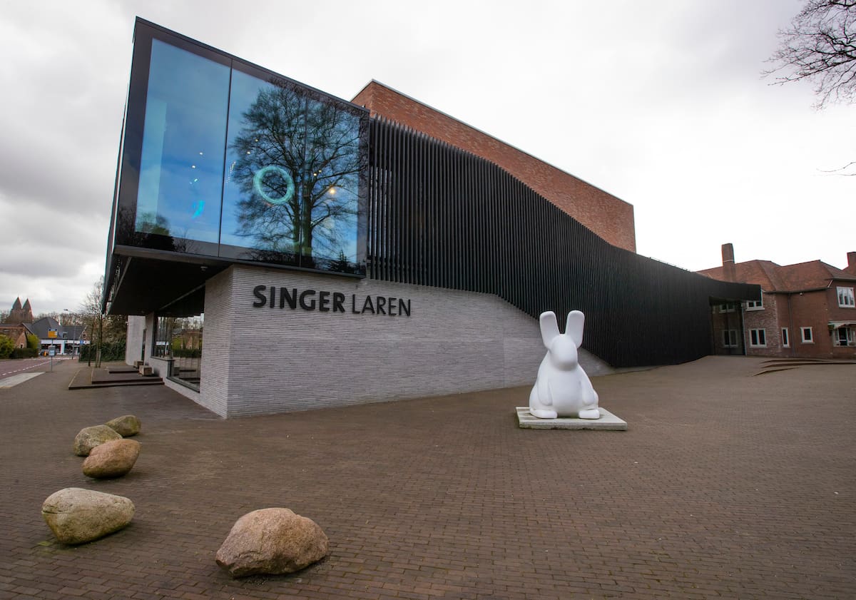 El museo Singer Laren, en Laren, Holanda, el lunes 30 de marzo del 2020. La policía investiga el robo de una pintura de Vincent van Gogh de esta institución durante la madrugada. El museo está cerrado actualmente debido a la pandemia del coronavirus. (AP Foto/Peter Dejong)