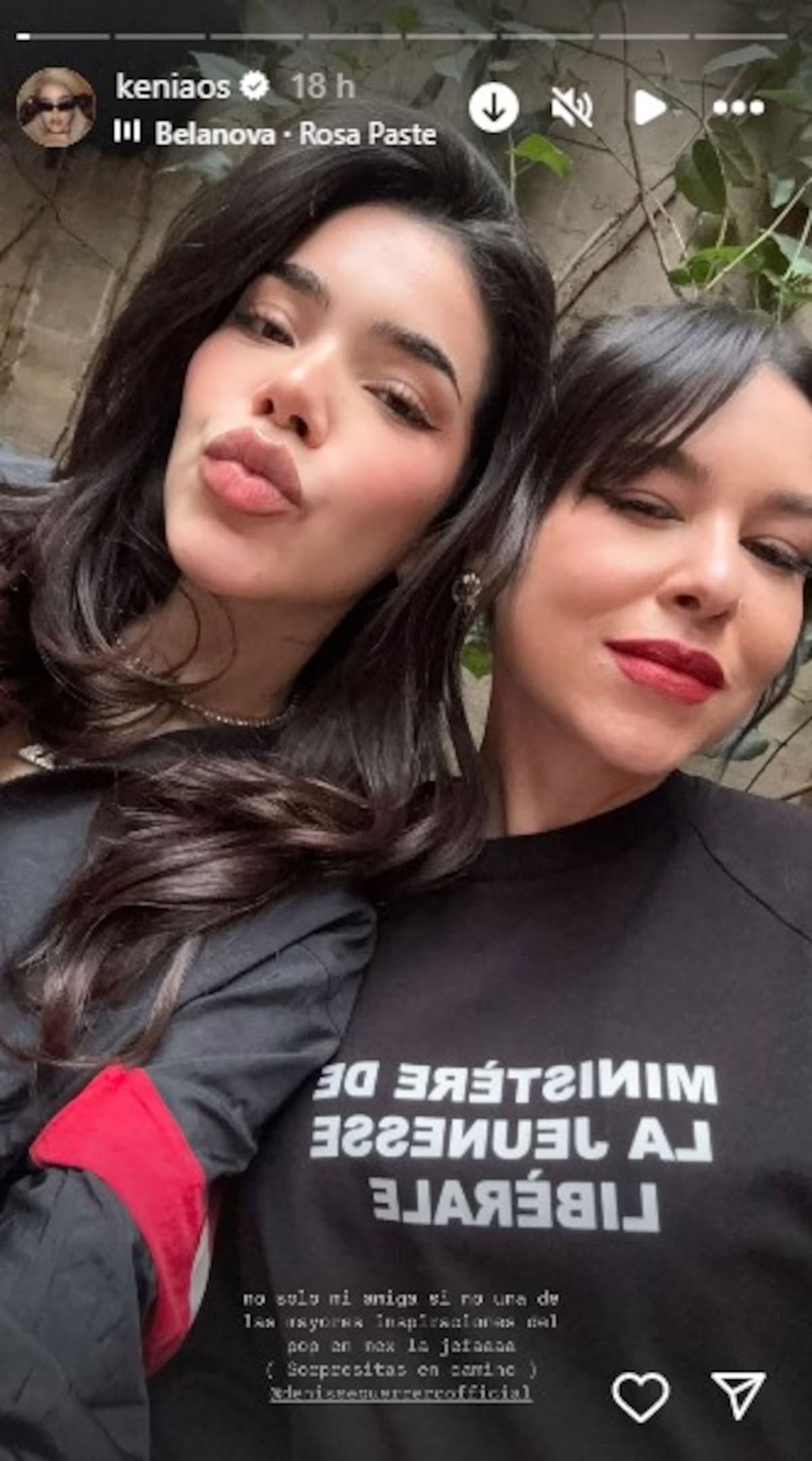 Kenia Os junto a Denisse Guerrero