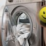 Meter una pelota en la lavadora se vuelve tendencia por su efecto en el lavado, ya que ayuda a separar prendas y mejora la limpieza en cada ciclo