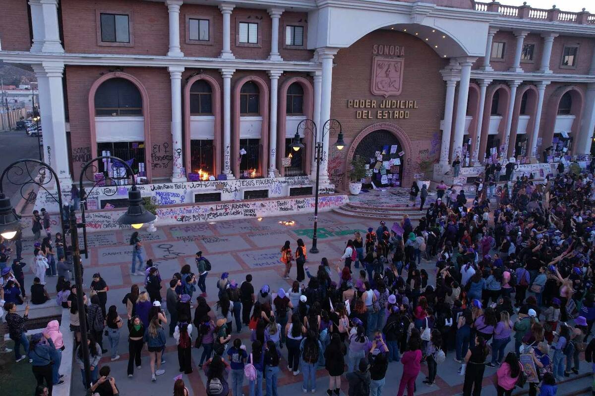 Marcha 8M: Hermosillenses se manifiestaron frente a sede del Poder Judicial; hubo policías lesionadas