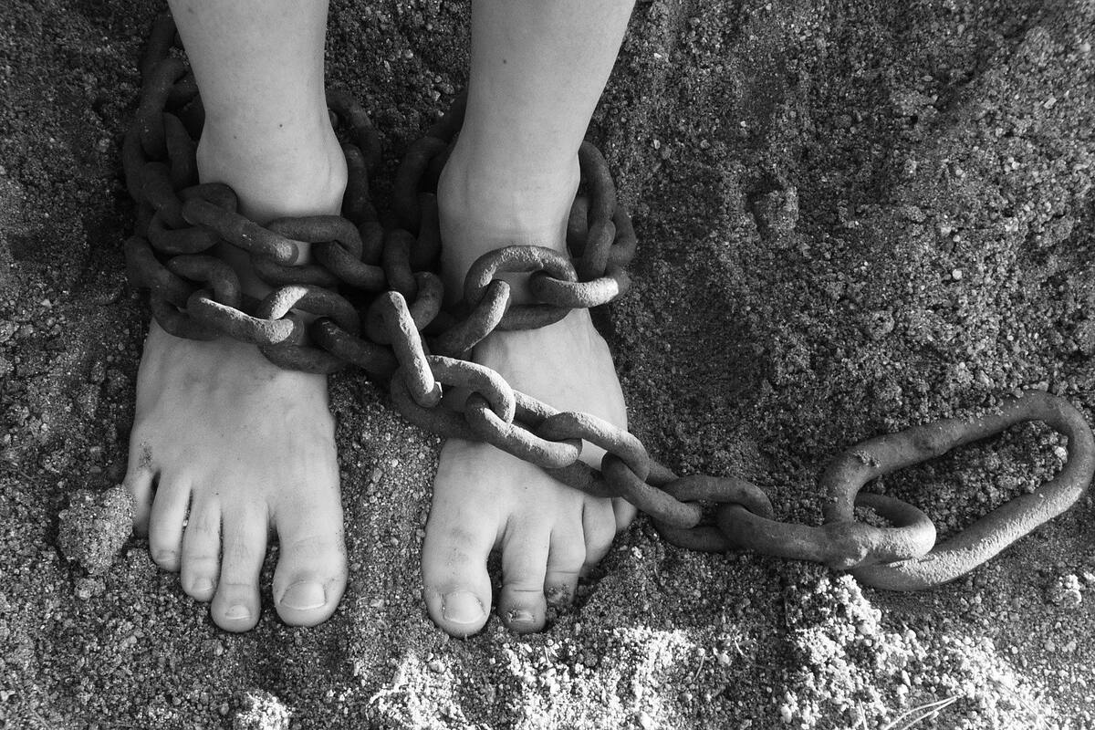Detienen a adulto y menor de edad acusados de privar a jovencita de su libertad