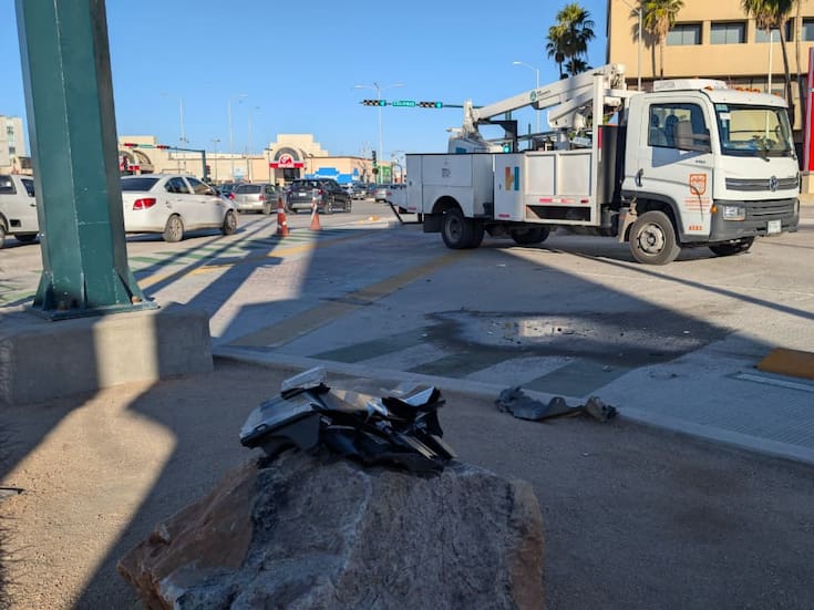 Conductor ebrio y a exceso de velocidad choca en paso a desnivel de Solidaridad y Colosio