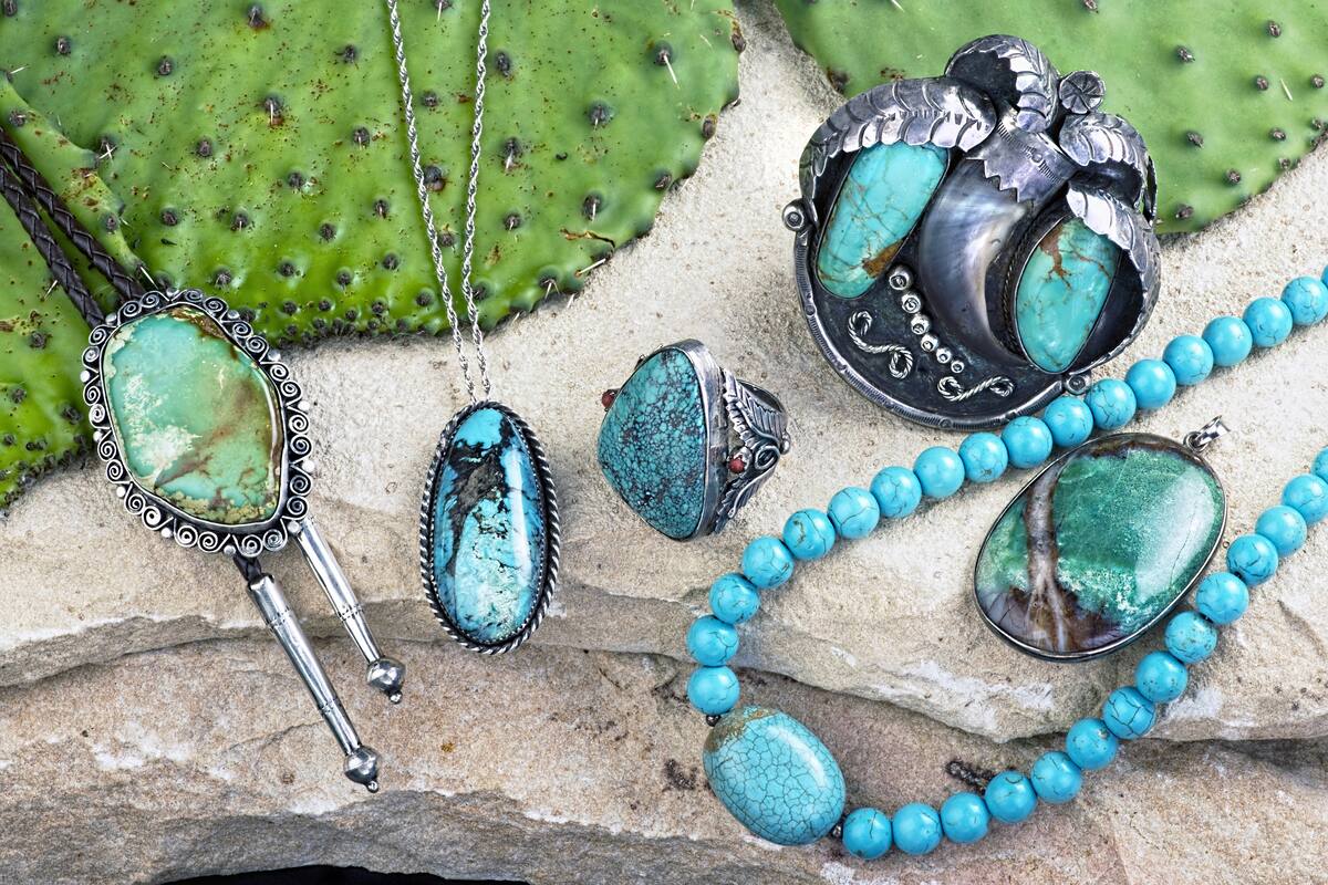 Dale un giro a tu viaje y descubre las más bellas piedras preciosas, materiales asombrosos y joyería única en esta imperdible experiencia en Tucson.