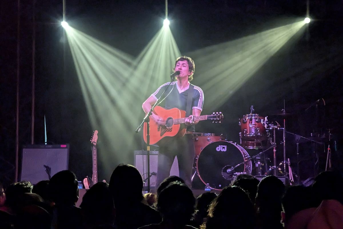 Javier Blake continúa su gira con su presentación esta noche en el Foro Dragón en Mexicali.