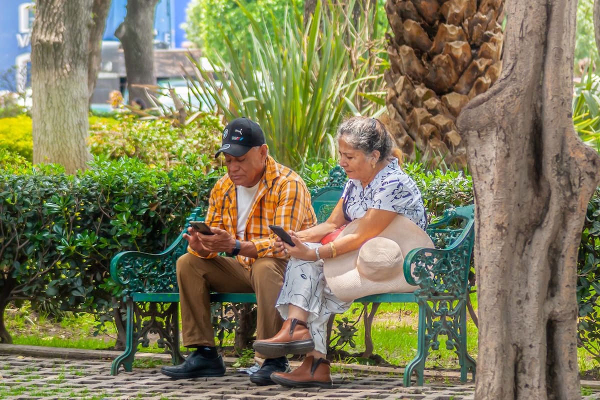 Adultos mayores ocupan más empleos en México: Inegi reportó que 6.8 millones trabajaron entre abril y junio, mientras 82 mil jóvenes de 15 a 19 años salieron del mercado laboral