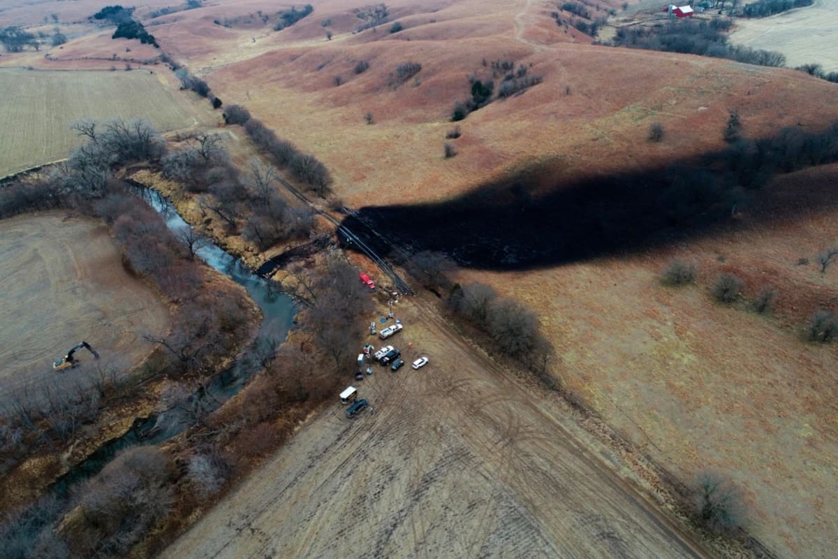 Operador del oleoducto Keystone pagaría una multa de 26.9 millones de dólares por el derrame de casi 13 mil barriles de petróleo en Kansas que afectó un ecosistema y provocó una investigación ambiental en Estados Unidos
