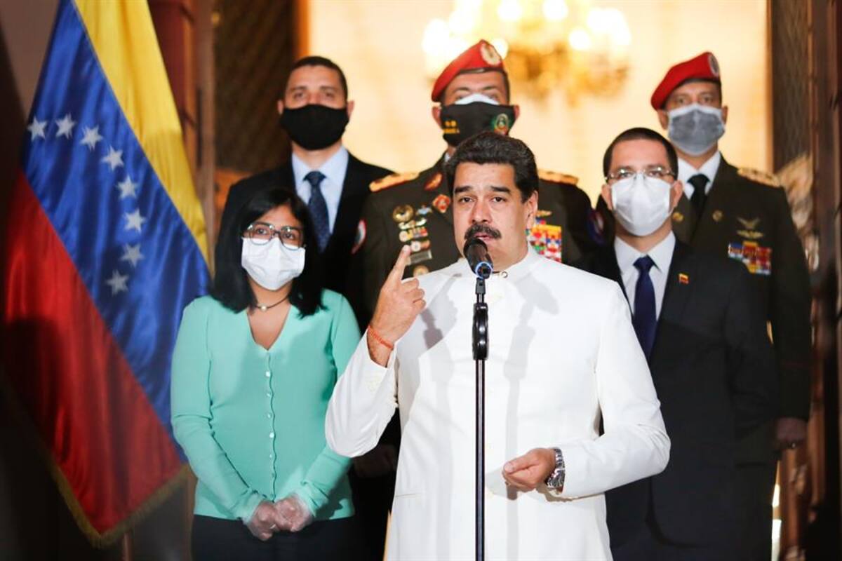 España "examina" el plan de EU para Venezuela y pide una negociación