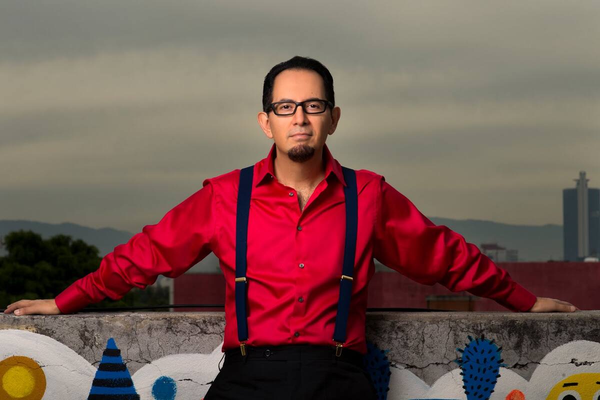 El crítico y presentador Álvaro Cueva renuncia a TV Azteca