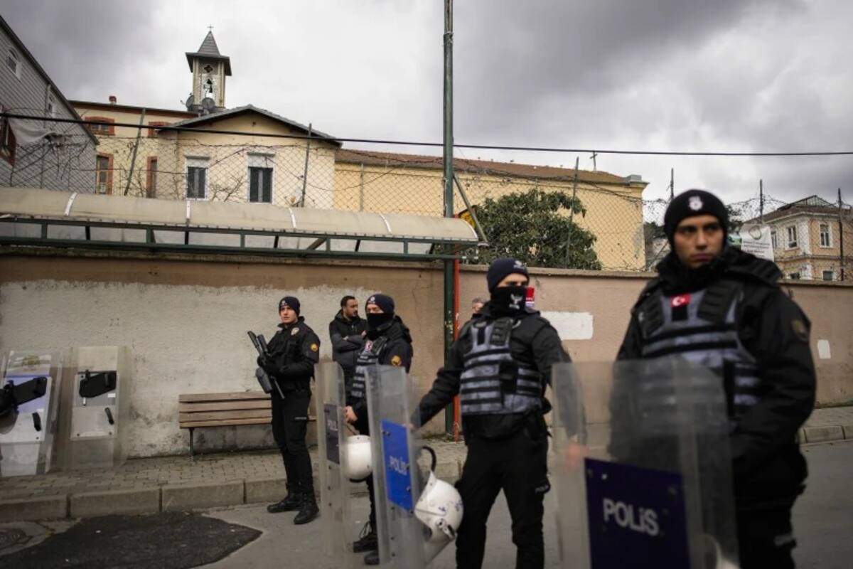 Una persona muerta durante tiroteo en misa de iglesia católica en Estambul