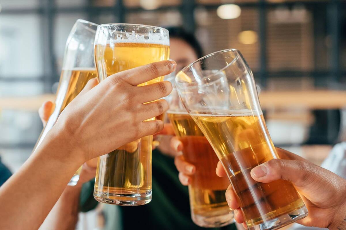 ¡Detenidos por querer beber gratis!