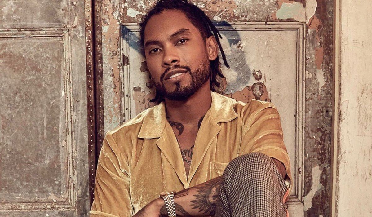 Miguel, cantante de R&B con raíces mexicanas, colabora con J-Hope en “Sweet Dreams”.