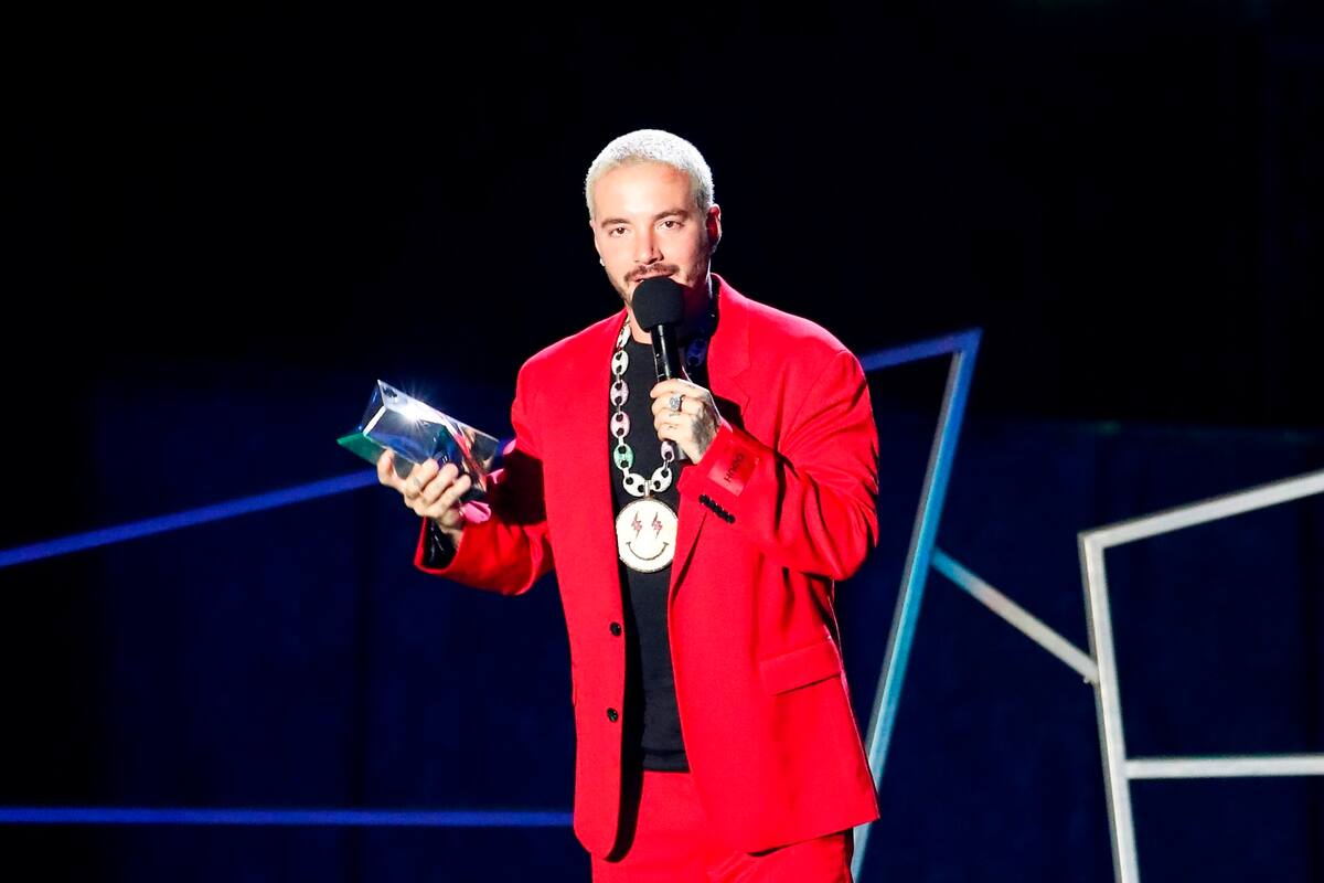 J Balvin revela en los Premios Juventud que se está recuperando de COVID-19