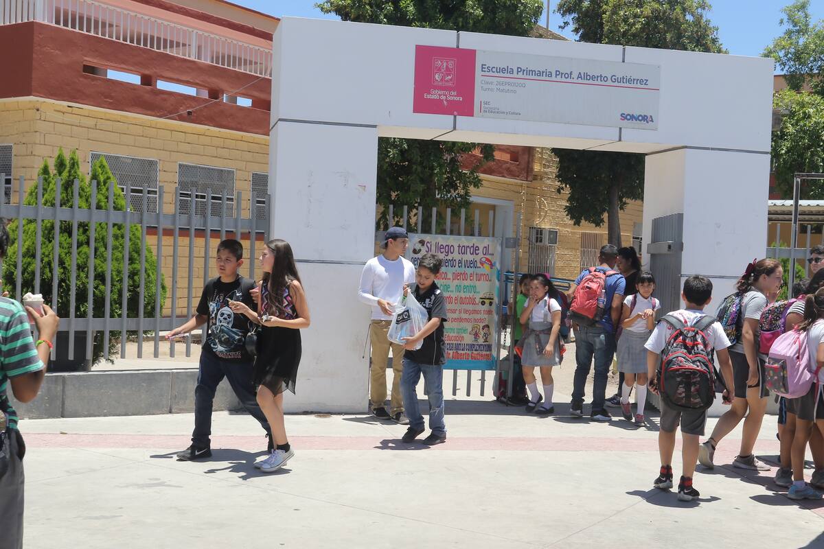 Con eclipse, pero un día normal de clases en Sonora reporta la SEC