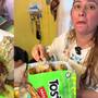 “Esos no son tosti-locos, son tosti-maníacos”: Mujer se vuelve viral por su peculiar forma de preparar una botana