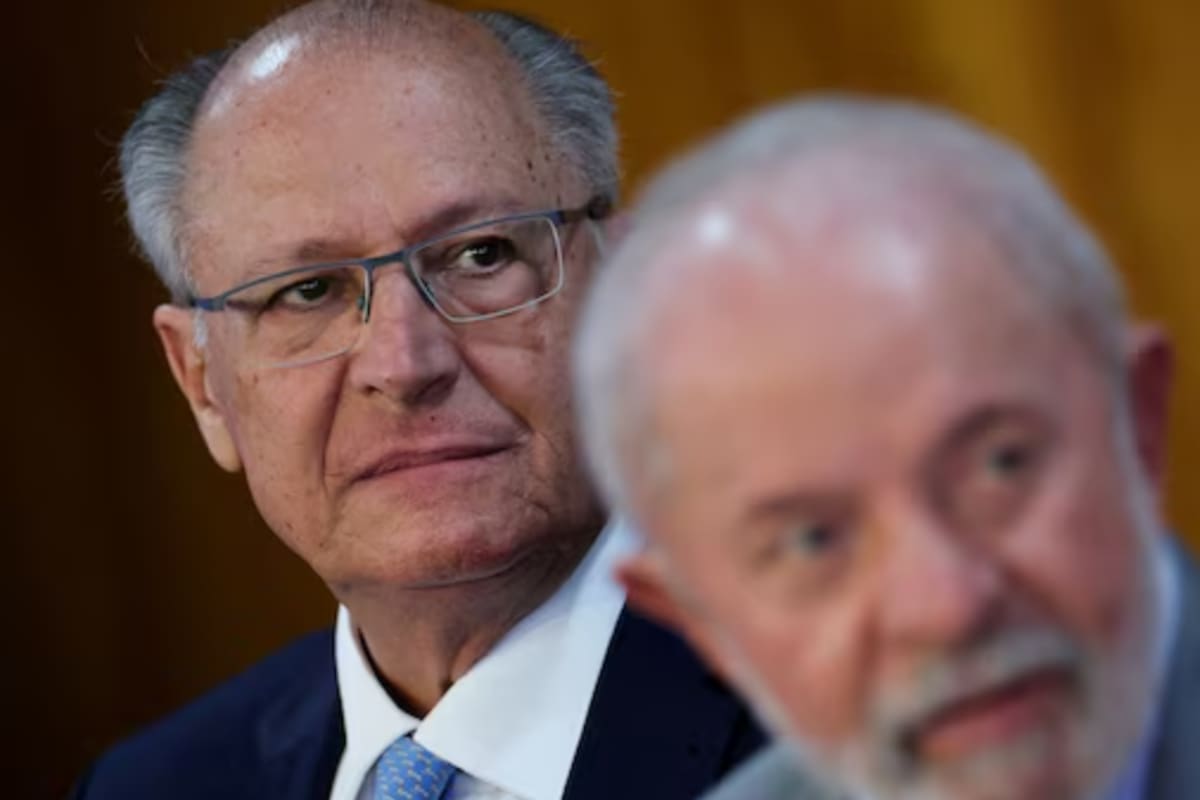 El vicepresidente de Brasil califica de “incomprensible” la salida de Flávio Bolsonaro de Brasil tras perder las elecciones frente a Lula; el senador se marchó mientras enfrentaba una orden para entregar sus pasaportes y una investigación por presunto lavado de dinero