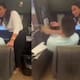 Quiso darle fruta en la boca y él la rechazó; VIDEO viral