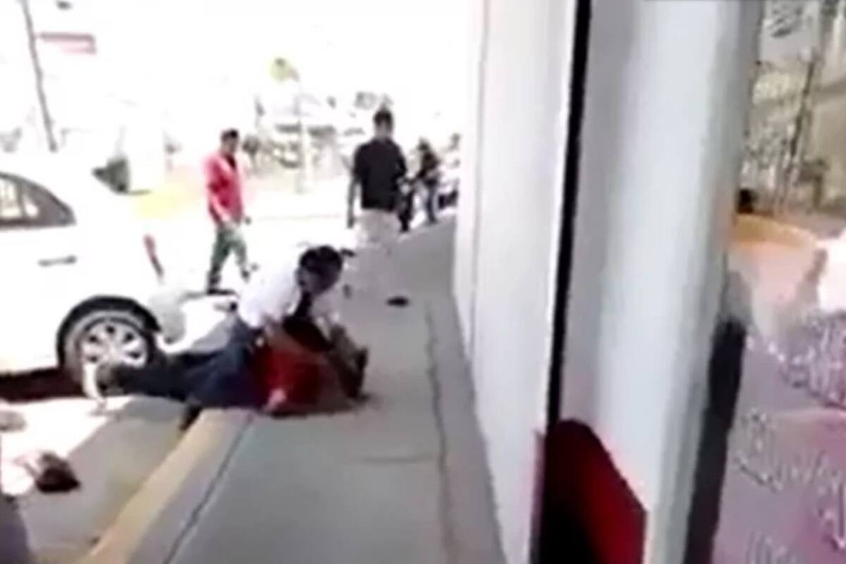 VIDEO: Por patear a perro hombres es golpeado en Morelia