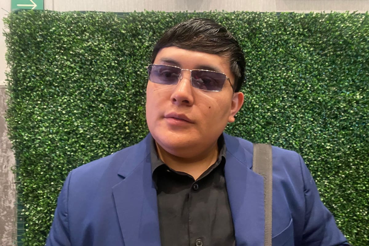 Grupo Firme: A trabajar no, de turistas sí