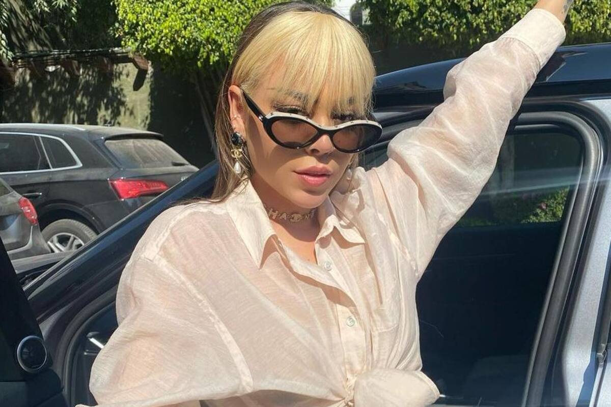 ¡Danna Paola comparte 'selfie' desde su cama!
