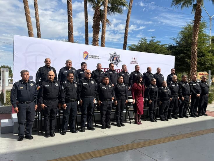 Se jubilan 23 agentes de la DSPM en emotiva ceremonia en Mexicali