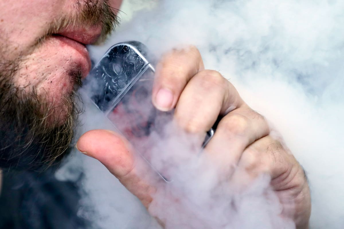 ¿Vapear es aún peor que fumar cigarro? esto comunica el IMSS