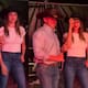 Mariana Rodríguez y Samuel García se roban el show al bailar “Ay, papacito” con Alicia Villarreal en el Macrofest