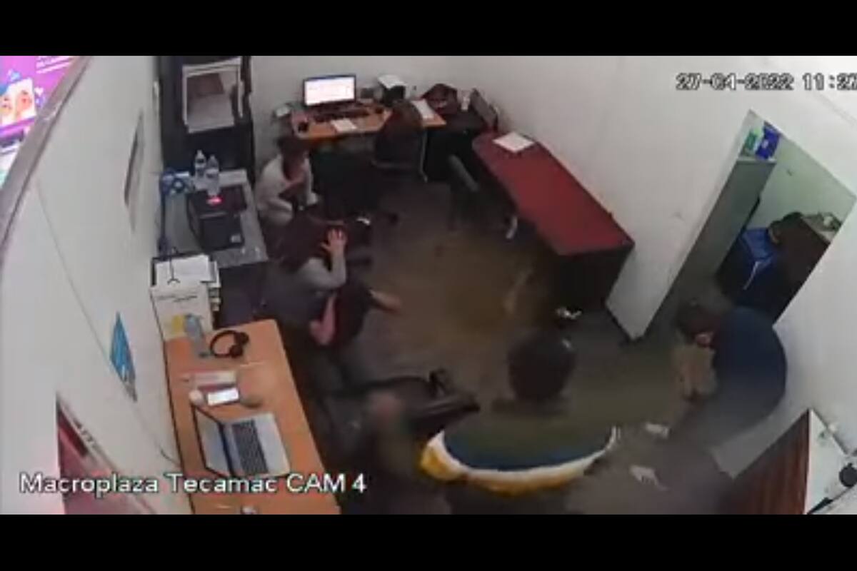 VIDEO. 3 hombres asaltan una tienda de celulares; amarran a los empleados