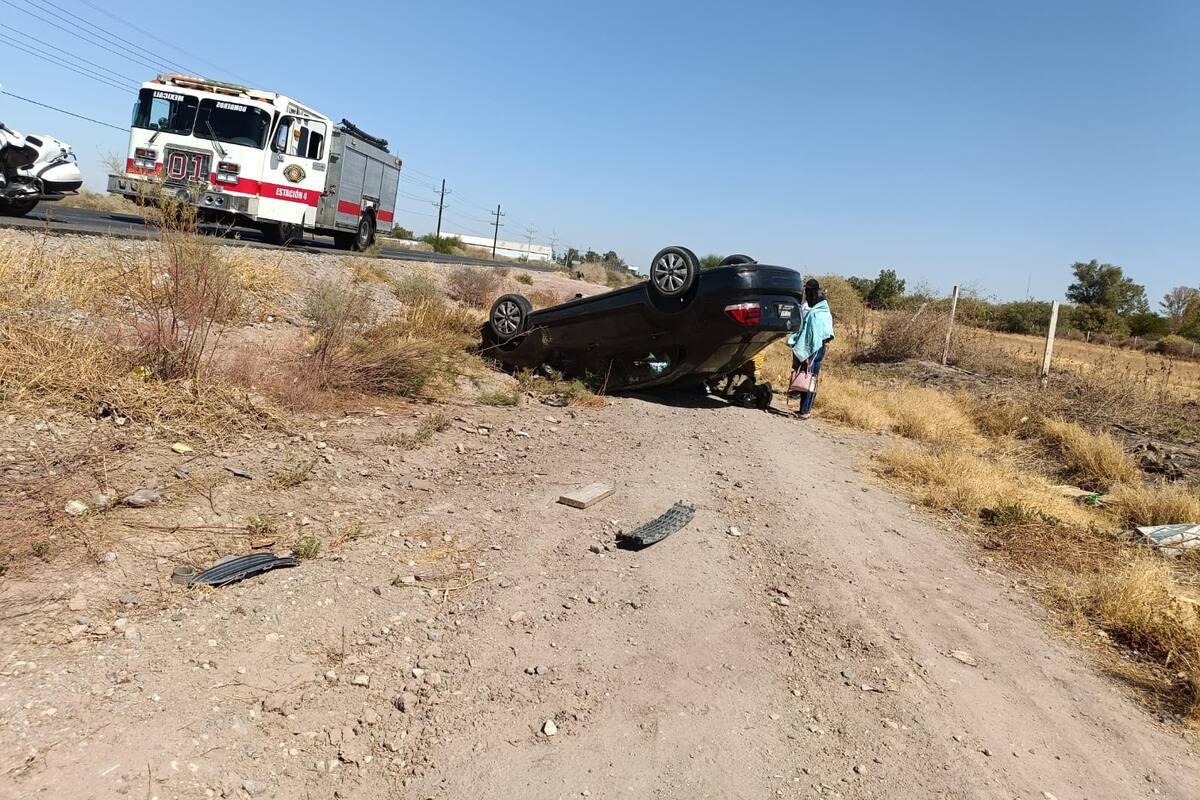 Volcadura en la carretera a la colonia Abasolo, sin lesionados