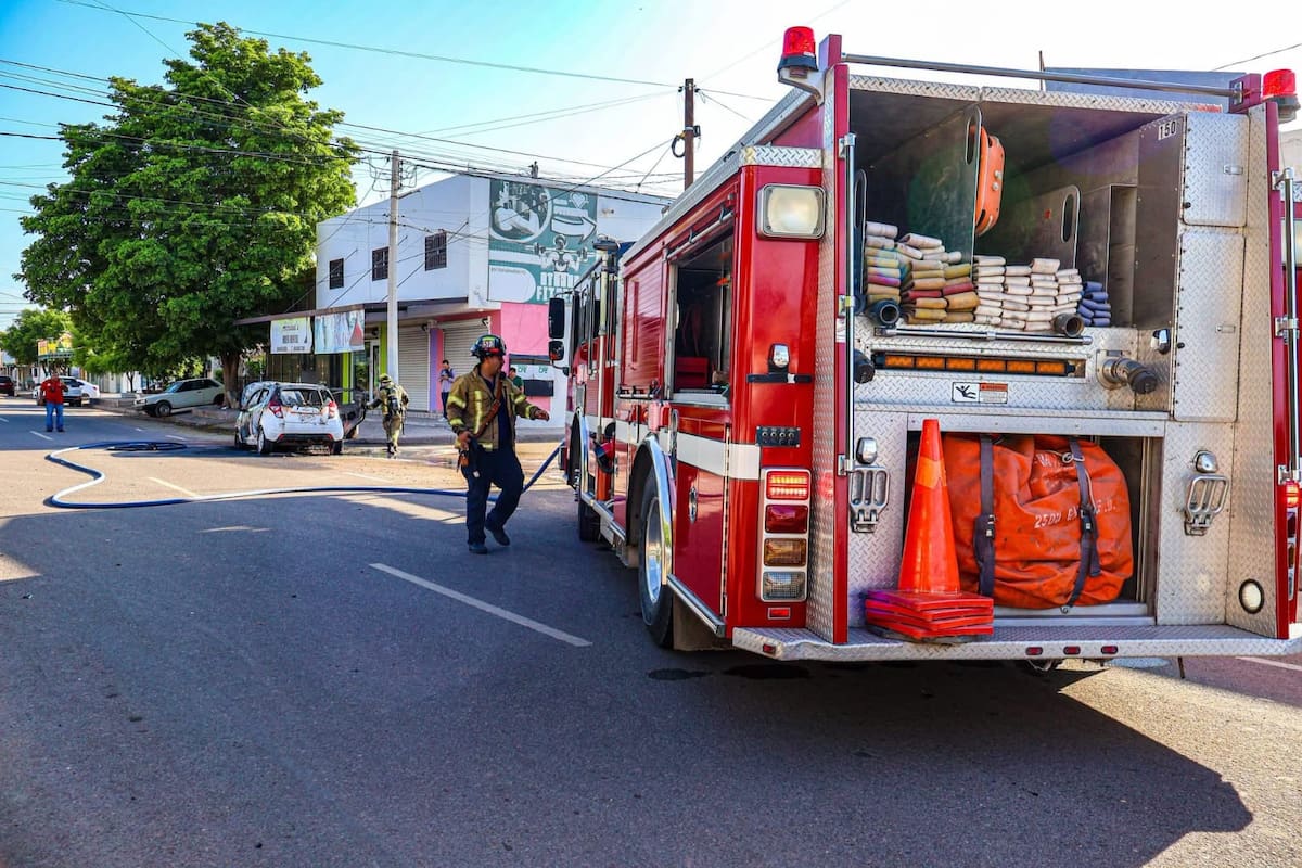 Bomberos de Cajeme explica cómo ceder el paso a vehículos de emergencia y evitar accidentes