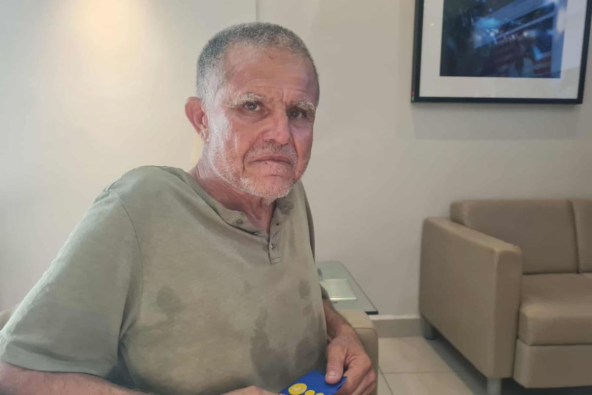 Francisco pide apoyo para medicamento tras dejar de trabajar debido a problemas de salud por hernia testicular