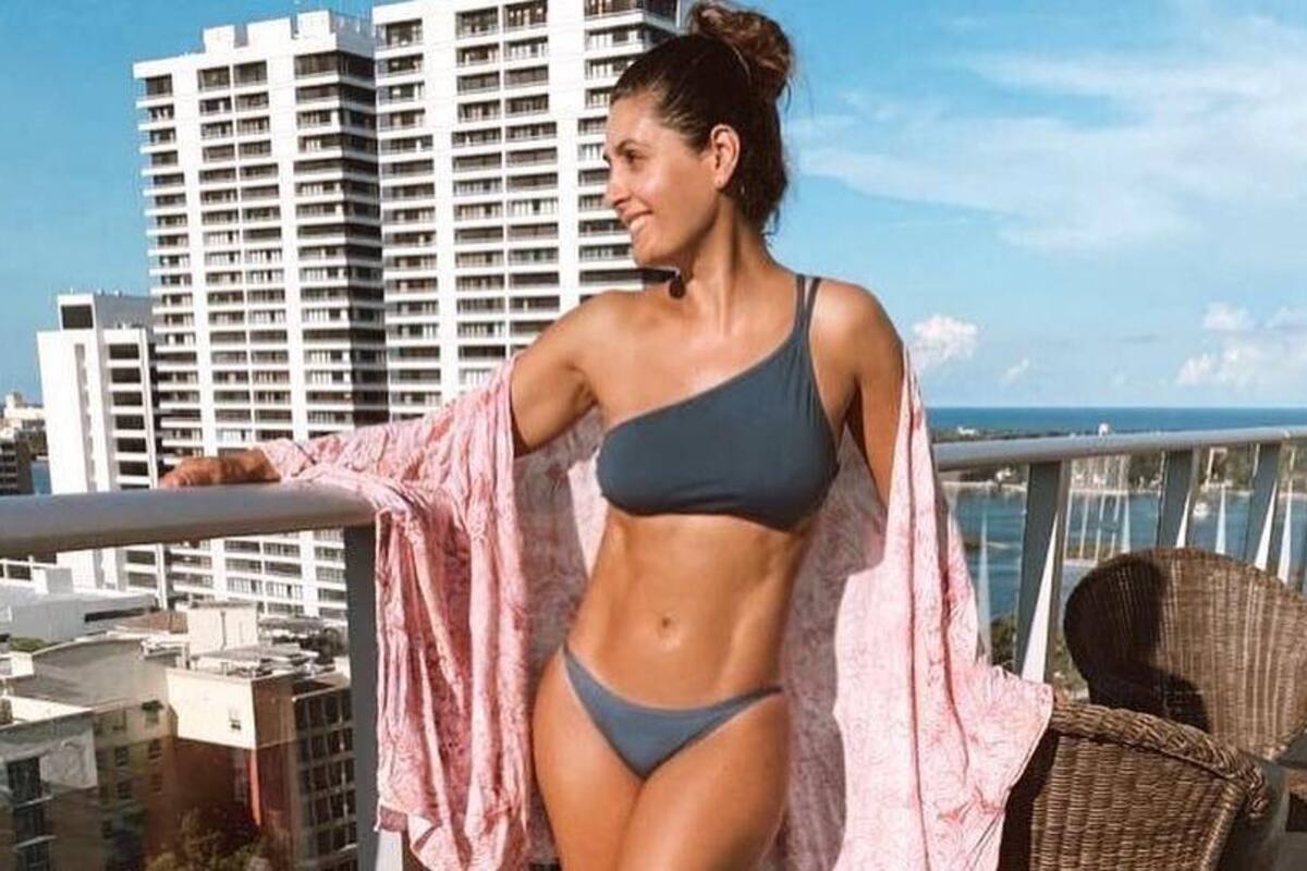 Mayrín Villanueva enamora en bikini a los 49 años