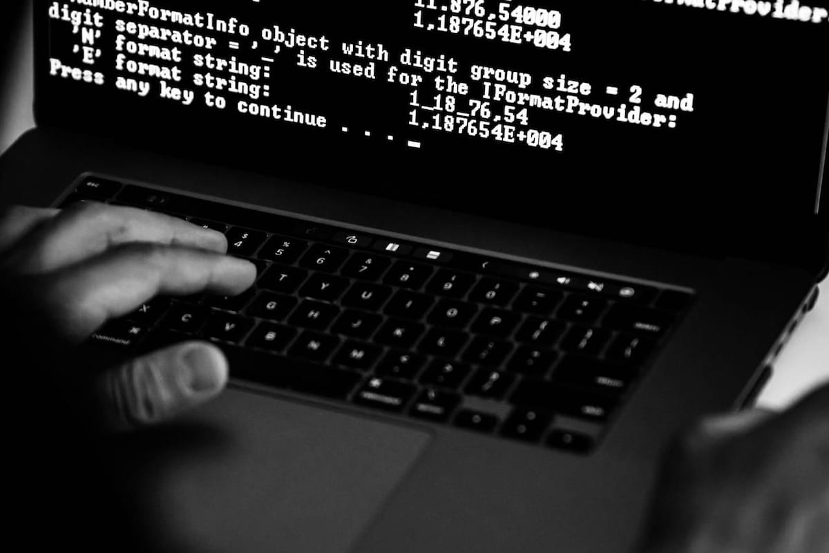 Advierte sobre fraudes digitales y robo de identidad