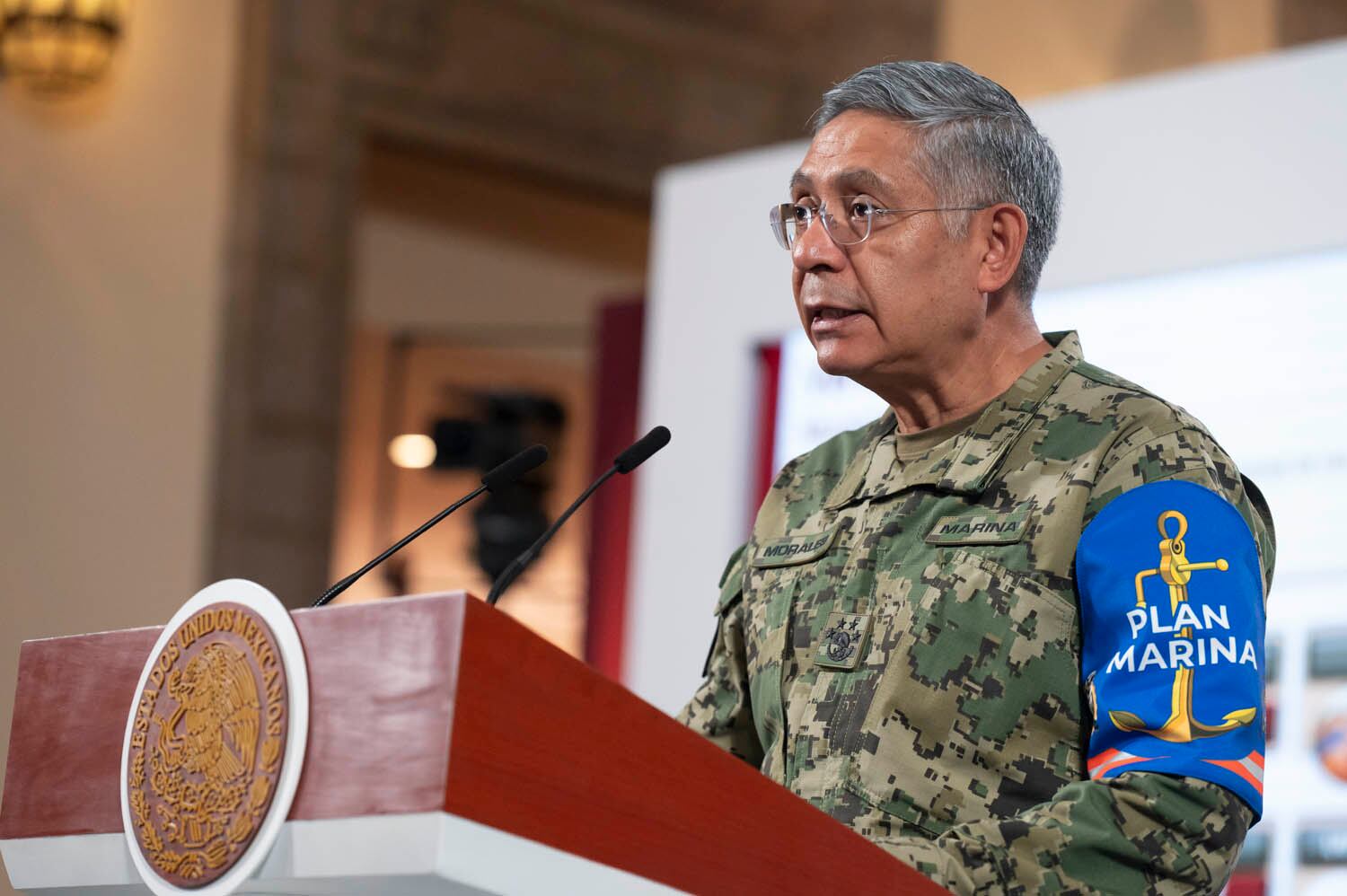 Cuauhtémoc, Ciudad de México. 13 de octubre 2025. Conferencia de prensa matutina en el salón de la Tesorería de Palacio Nacional. Raymundo Pedro Morales, secretario de Marina | Foto: Saúl López Escorcia/Presidencia