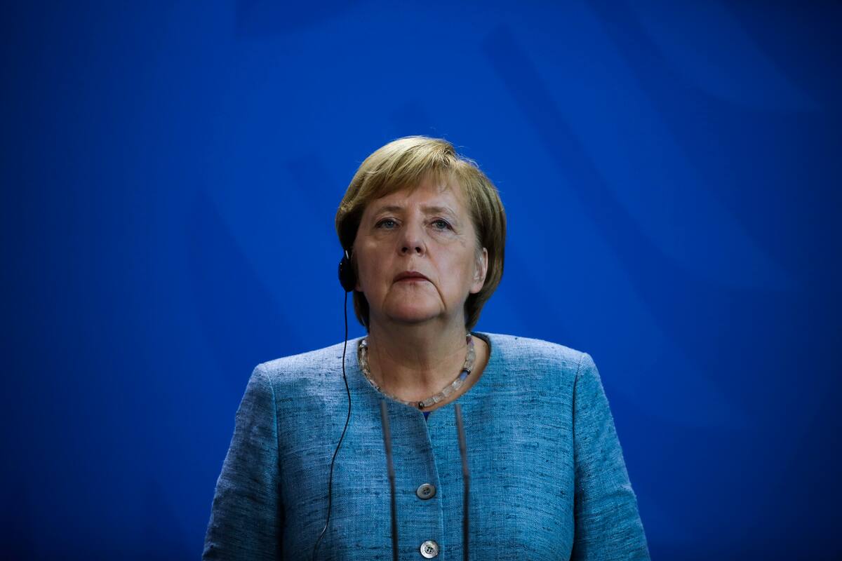Se mete Angela Merkel en problemas con youtubers alemanes