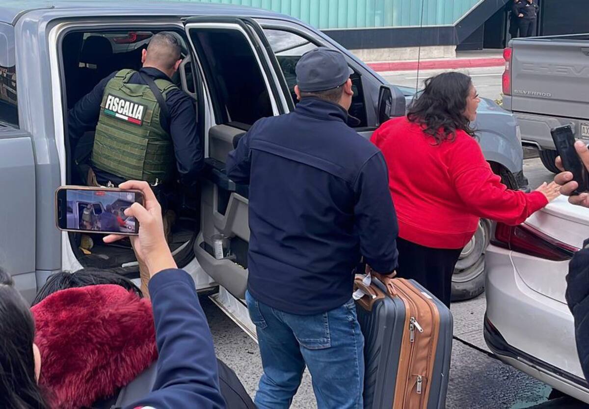 Ambos llegaron al Aeropuerto Internacional de Tijuana, procedentes de Puebla.