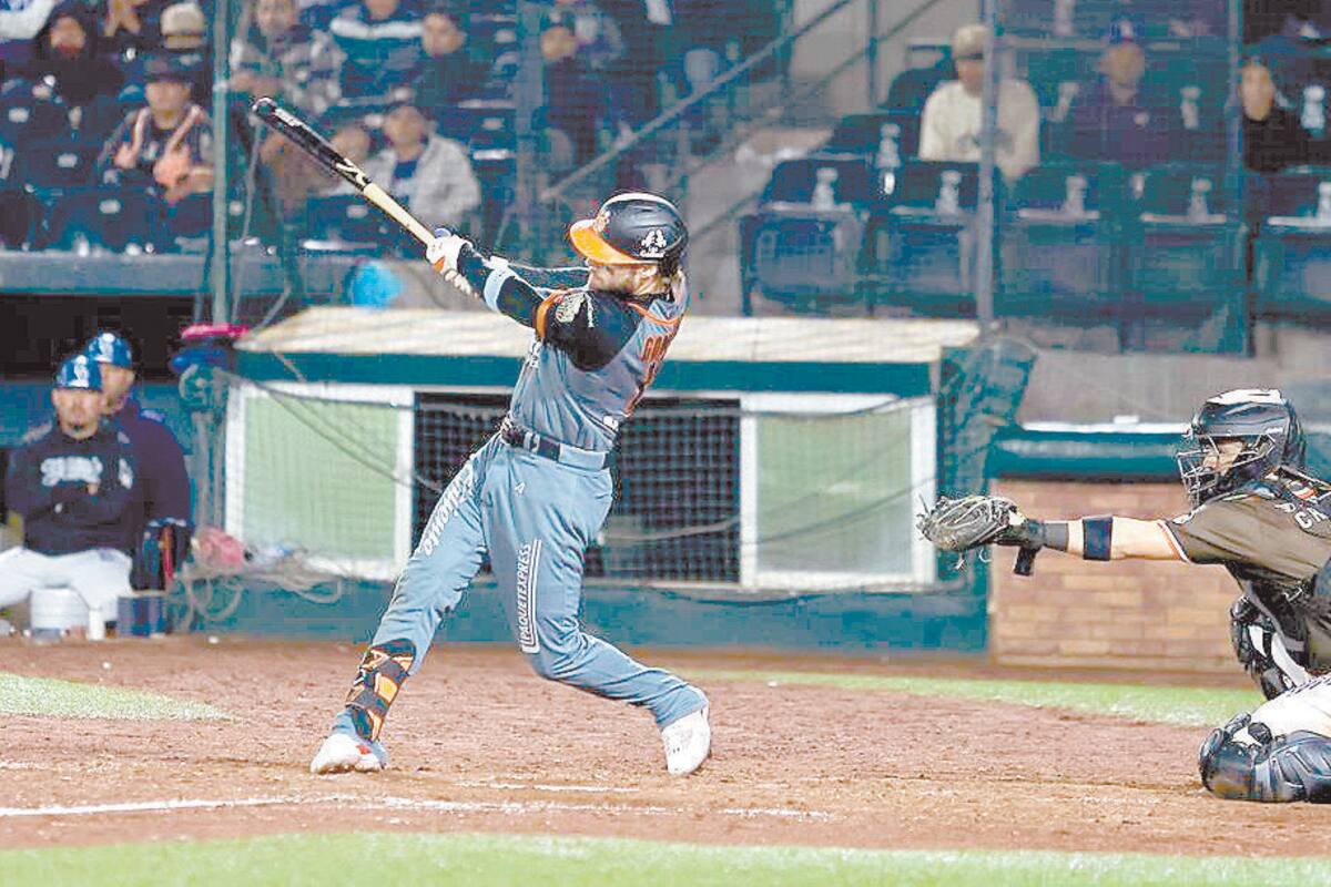 ¡Gran remontada! Naranjeros se imponen a los Yaquis 8-6 en extra innings