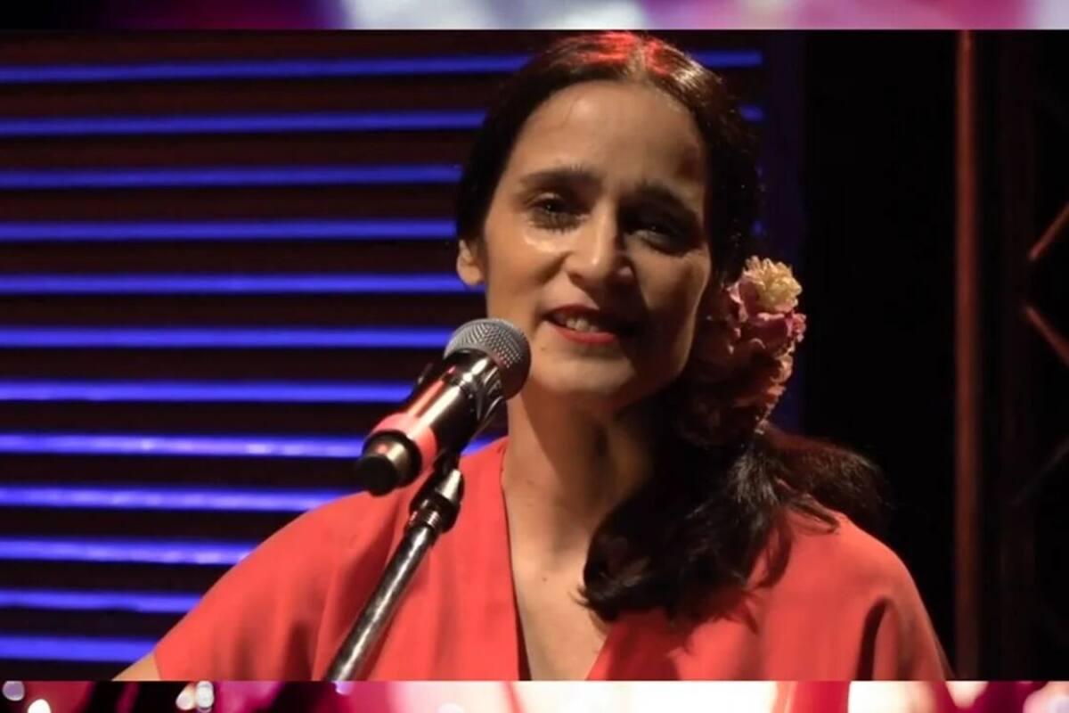 Julieta Venegas derrama lágrimas en concierto acústico