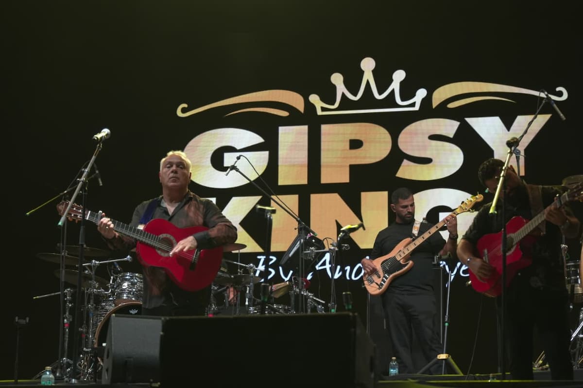 Bailan 12 mil personas con la energía del flamenco y rumba catalana de Gipsy Kings en las Fiestas del Pitic 2026
