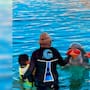 Álamos lleva a 10 niñas y niños al Delfinario Sonora para recibir terapia asistida con delfines