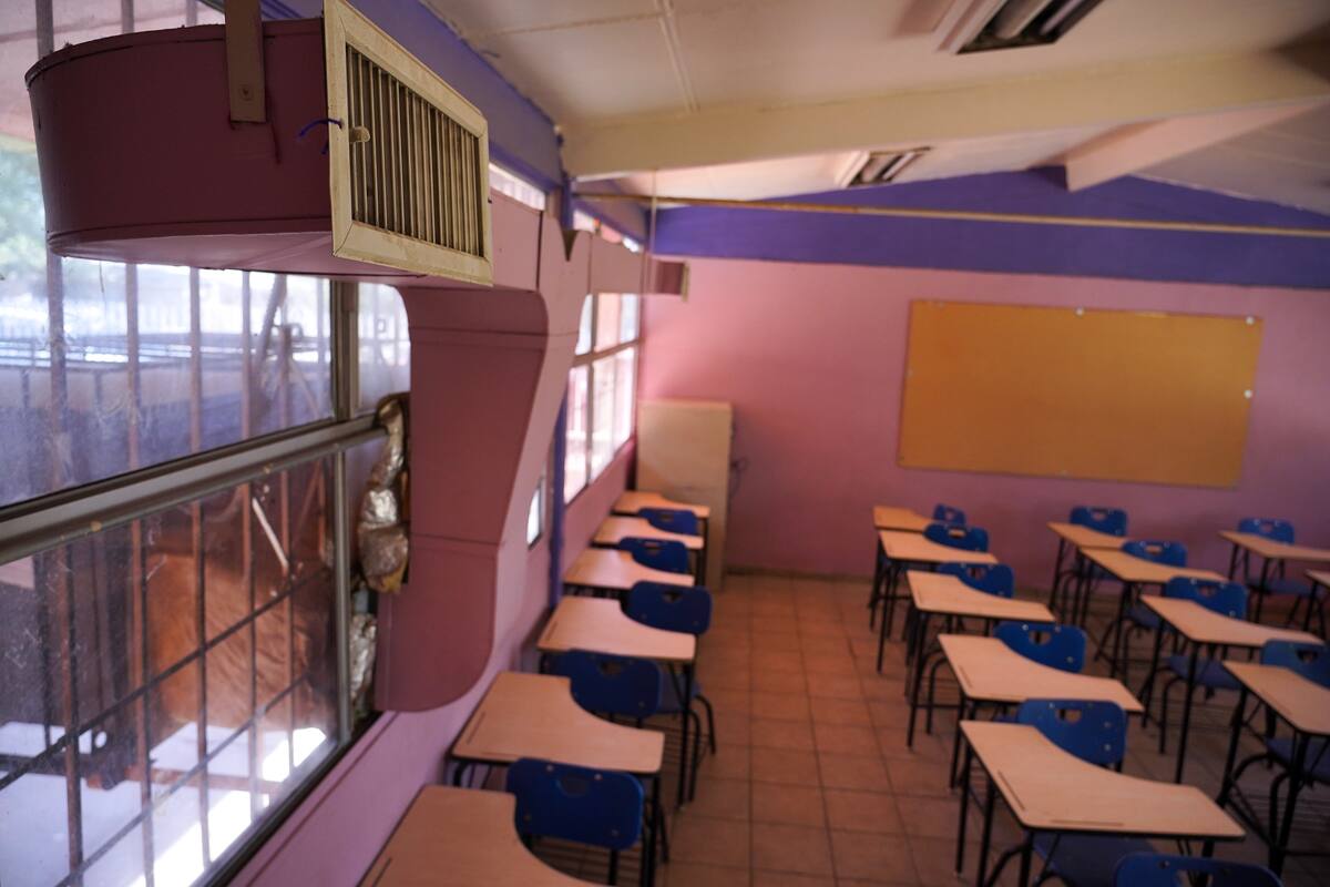 Separan de cargo a maestro absuelto de abuso sexual