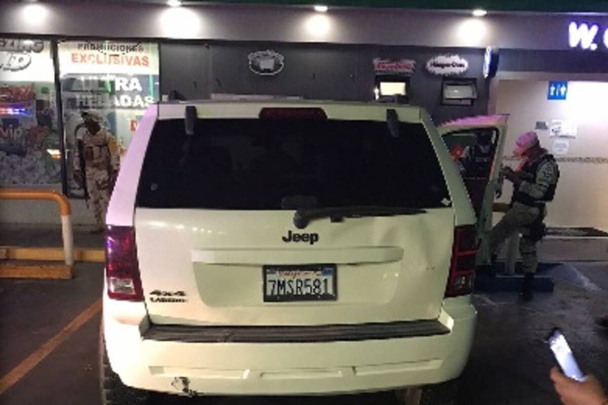 Hallan arma en auto detenido por infracción