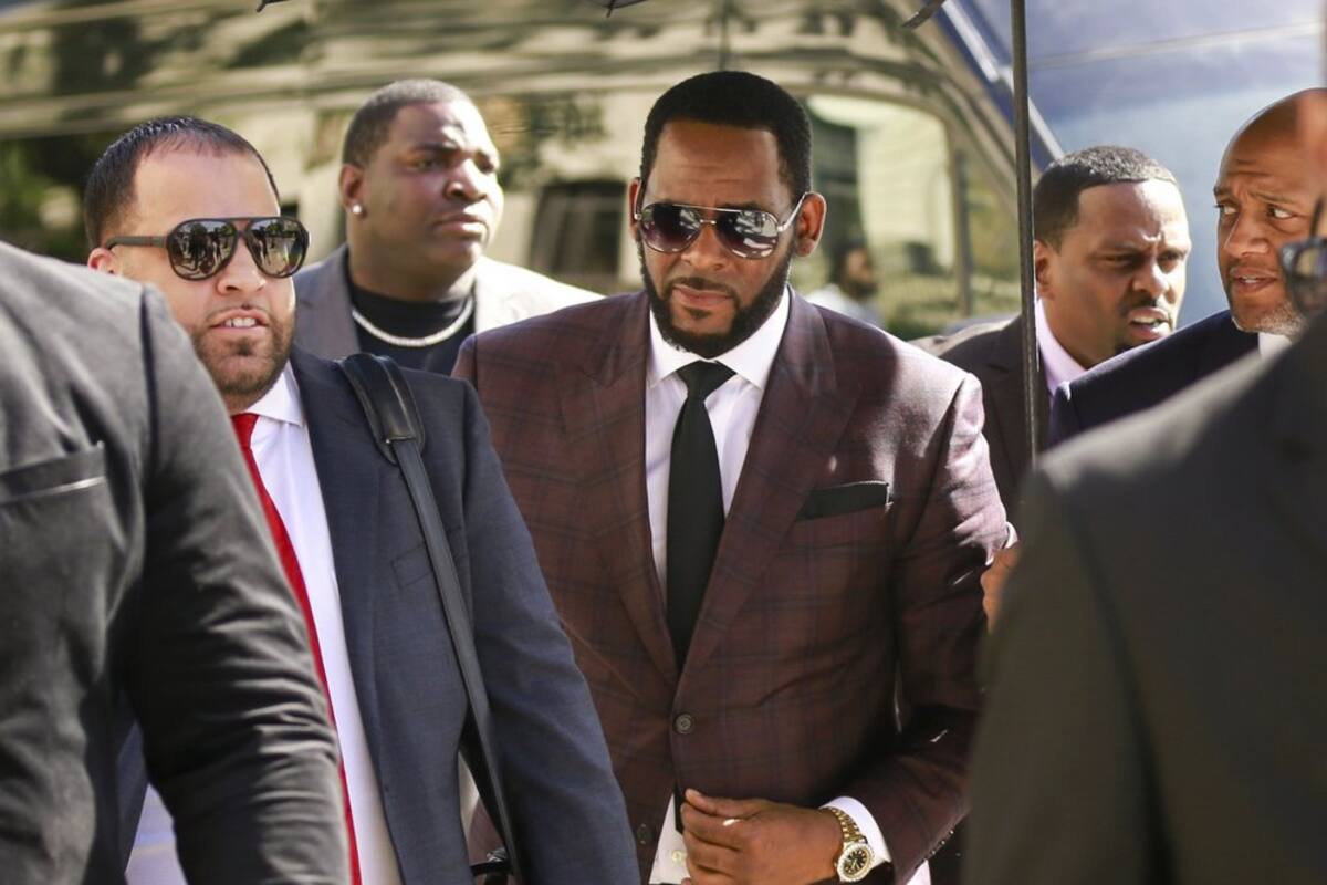 Ordenan encarcelar a R. Kelly bajo cargos de delitos sexuales