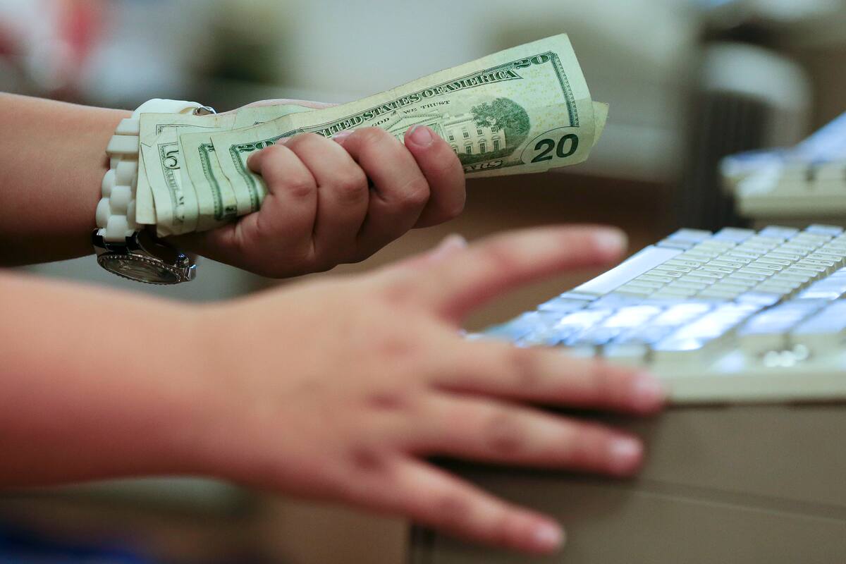Peso sigue perdiendo ante el dólar