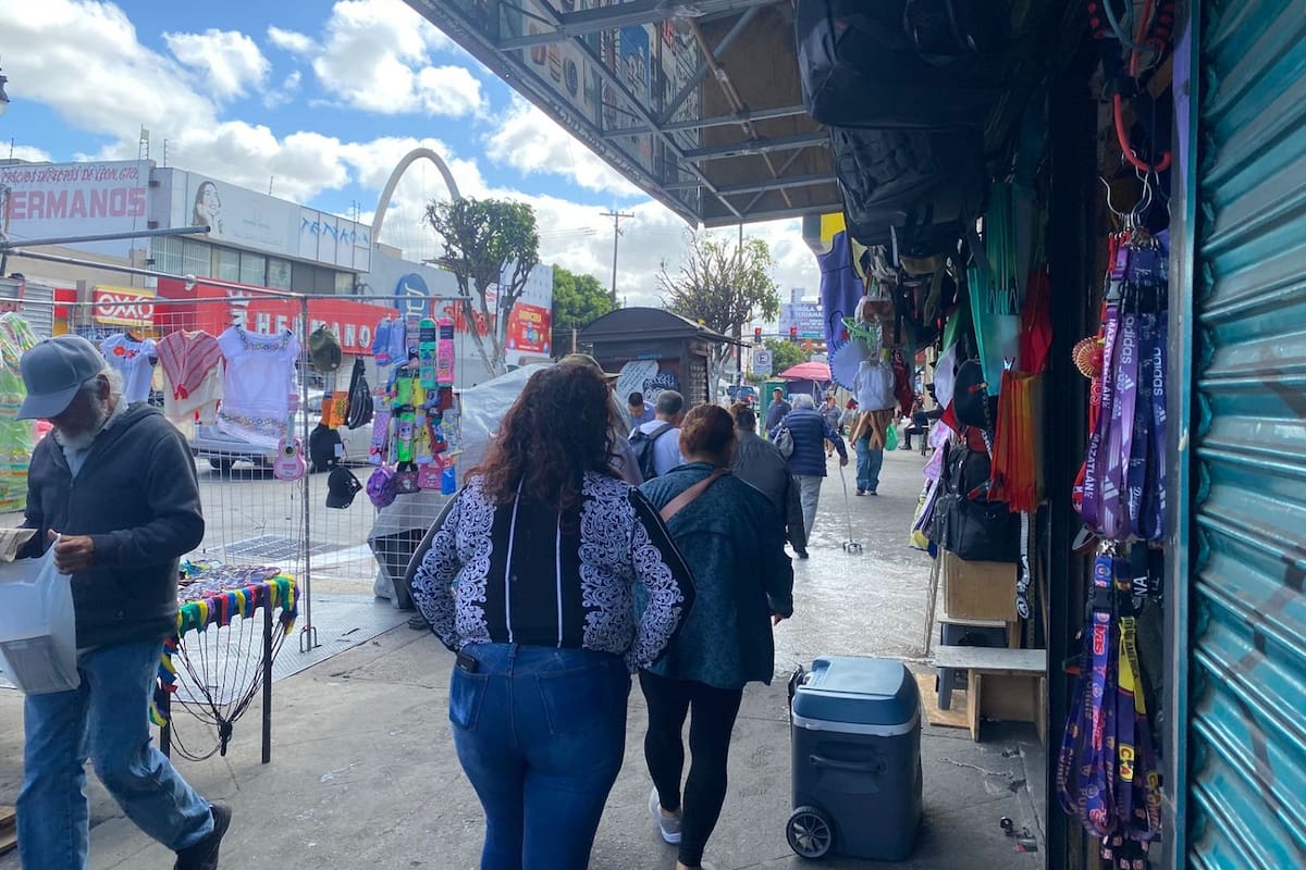 Gestionan reordenar a ambulantes