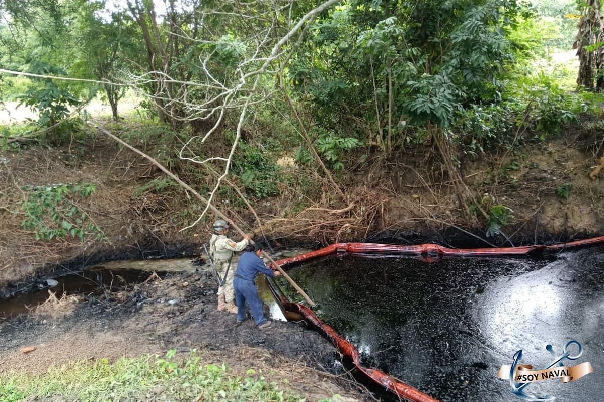 Pemex reporta recuperación de más de 2.5 millones de litros de hidrocarburo del Río Pantepec en Veracruz