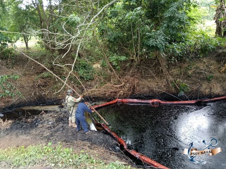 Pemex reporta recuperación de más de 2.5 millones de litros de hidrocarburo del Río Pantepec en Veracruz