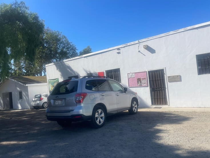 Roban mobiliario del Centro Comunitario Casa de Paja en Rosarito